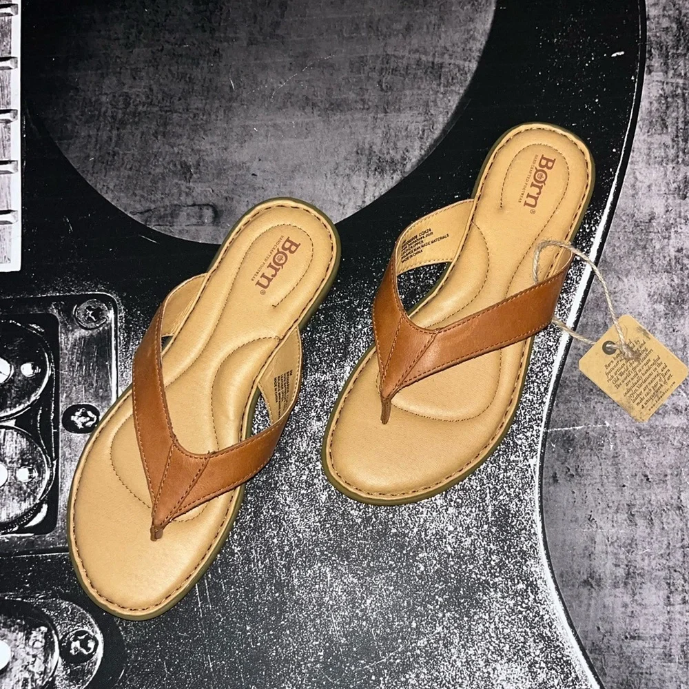 NWT Born Ciara Sandals - Picture 3 of 8